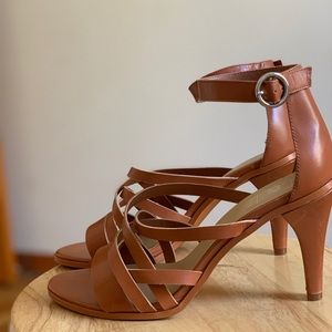 Strappy sandal heel